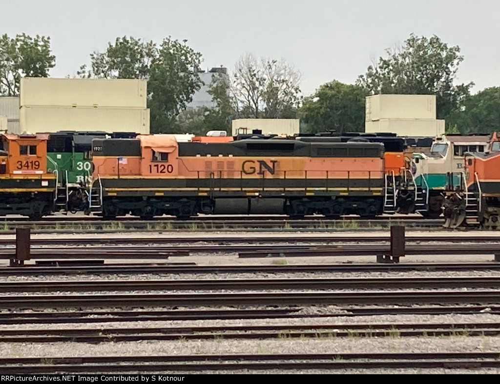 BNSF SD9 Northtown MPls MN yard - Aug 2023